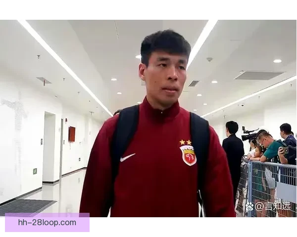 李帅凭借出色速度优势牢牢把握海港左路成为进攻突破关键点 李帅凭借出色速度优势牢牢把握海港左路成为进攻突破关键点